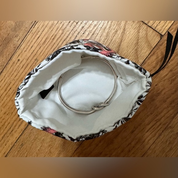 GUCCI KNOT BRACELET IN SILVER - Picture 9 of 9